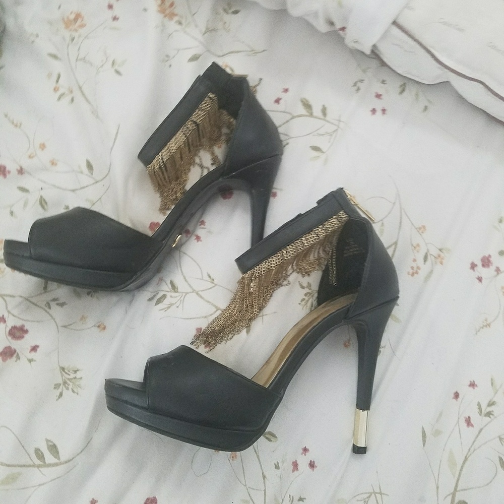 Black Heels with Gold Chainmetal Detail (Size 7)